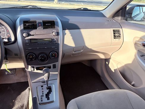 Used 2011 Toyota Corolla LE image 25