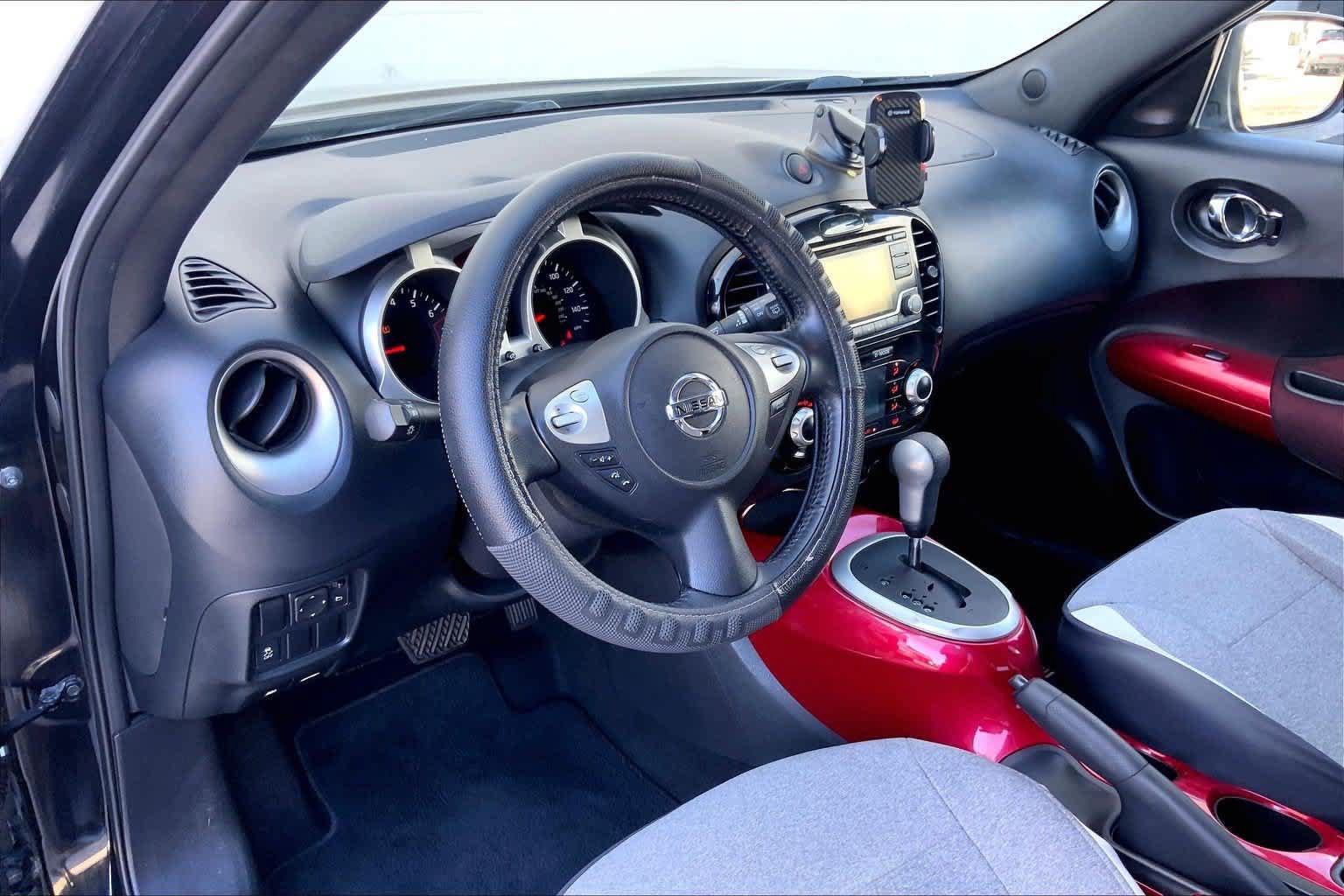 Used 2016 Nissan Juke SV FWD image 2