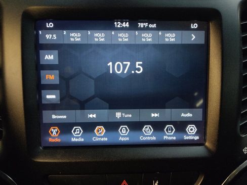 Used 2022 Jeep Cherokee Trailhawk w/ Comfort/Convenience Group AWD/4WD image 25