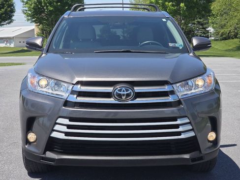 Used 2017 Toyota Highlander XLE AWD/4WD image 3