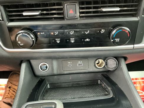 Used 2021 Nissan Rogue S image 30