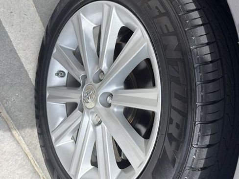 Used 2012 Toyota Camry XLE FWD image 21