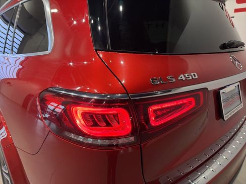 Used 2022 Mercedes-Benz GLS 450 4MATIC w/ AMG Line Exterior image 9