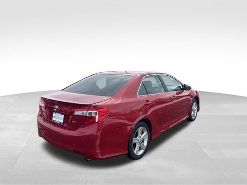 Used 2014 Toyota Camry SE image 6