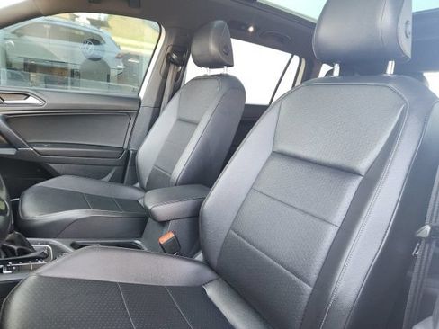 Used 2020 Volkswagen Tiguan SE R-Line AWD/4WD image 19