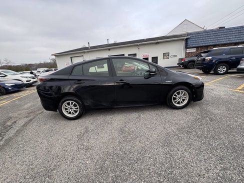 Used 2016 Toyota Prius Two image 10