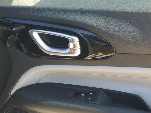 Used 2023 Jeep Compass Limited image 48