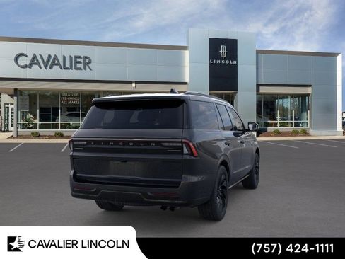 Used 2025 Lincoln Navigator Reserve w/ Jet Appearance Package image 8