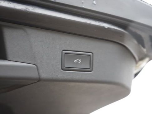 Used 2023 Volkswagen ID.4 Pro S image 4