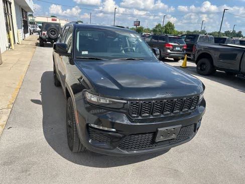 Used 2023 Jeep Grand Cherokee Limited w/ Black Appearance Package AWD/4WD image 26