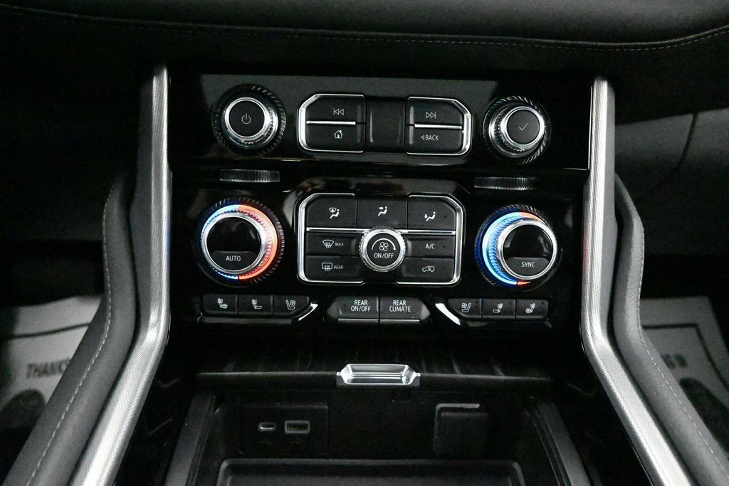 Used 2021 GMC Yukon Denali w/ Denali Premium Package AWD/4WD image 17