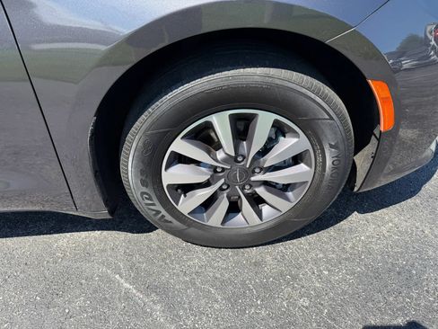 Used 2023 Chrysler Pacifica Touring-L w/ Uconnect Theater Family Group FWD image 44