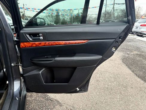 Used 2011 Subaru Outback 3.6R Limited image 13