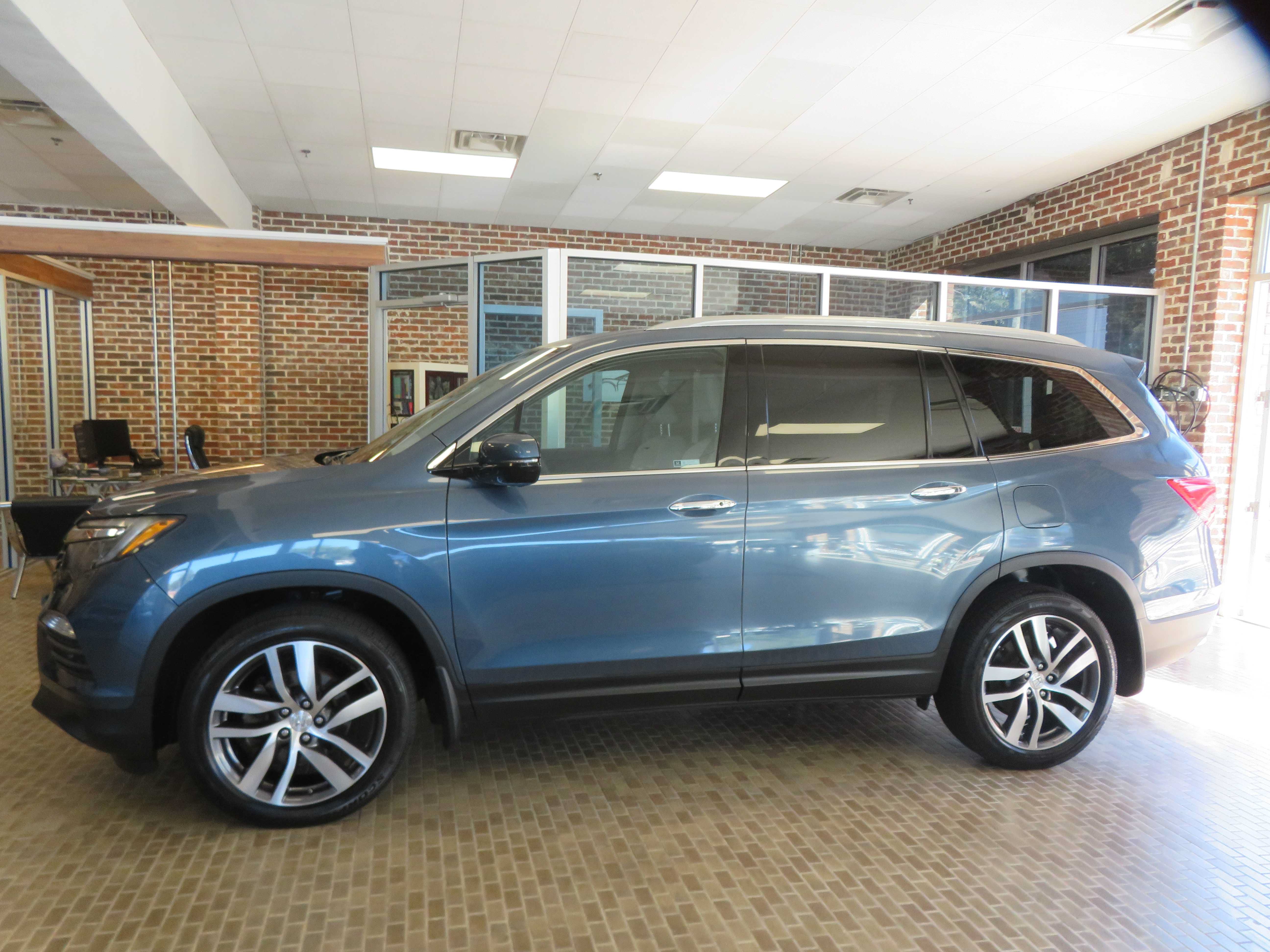 Used 2017 Honda Pilot Elite image 90