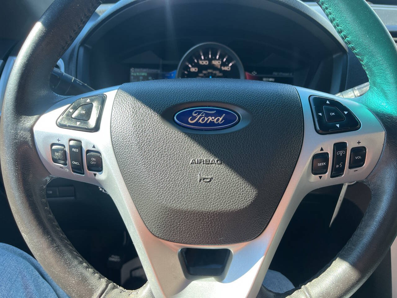 Used 2015 Ford Explorer XLT w/ Equipment Group 202B AWD/4WD image 27