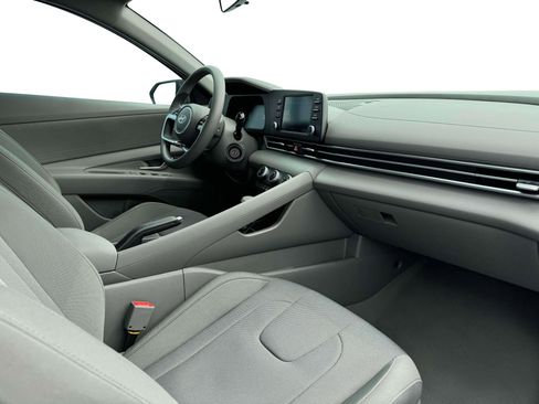 New 2025 Hyundai Elantra SE image 15