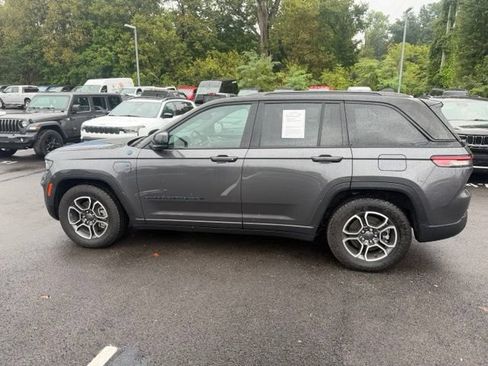 Used 2022 Jeep Grand Cherokee Trailhawk w/ Advanced Protech Group II AWD/4WD image 11