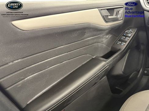 Certified 2022 Ford Escape SE w/ SE Sport Appearance Package image 32