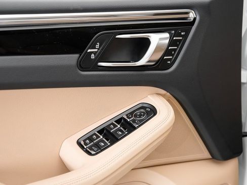 New 2025 Porsche Macan image 8