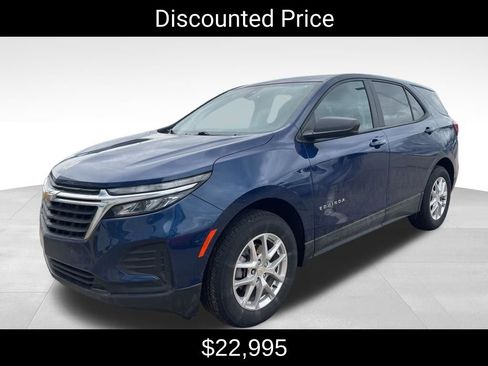 Certified 2023 Chevrolet Equinox LS w/ LS Convenience Package image 3