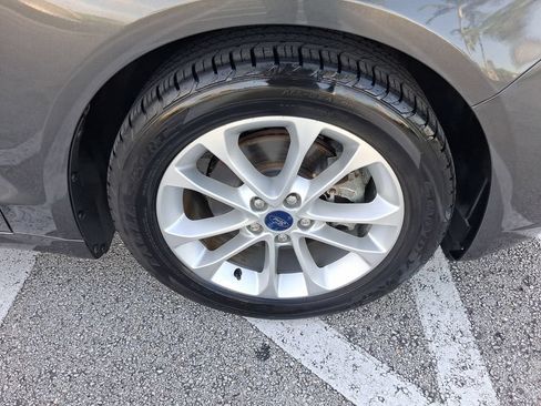 Used 2019 Ford Fusion SE FWD image 27