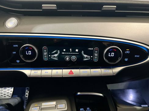 Used 2024 Genesis GV70 2.5T w/ Sport Prestige Package image 12