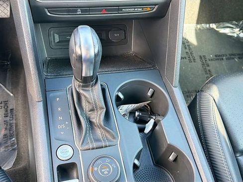 Used 2022 Volkswagen Atlas Cross Sport SE image 16