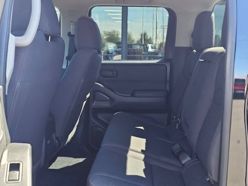 Used 2022 Nissan Frontier S AWD/4WD image 14