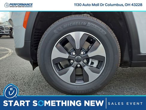 New 2024 Jeep Grand Cherokee Limited 4xe image 9