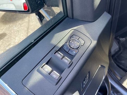 Used 2015 Ford F150 Lariat w/ Trailer Tow Package image 23