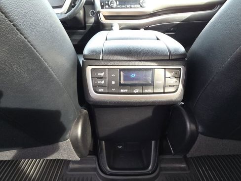 Used 2019 Toyota Highlander Limited Platinum image 31