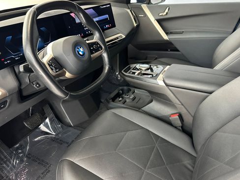 Used 2024 BMW iX xDrive50 w/ Sport Package AWD/4WD image 4