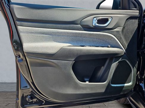 New 2025 Jeep Compass Latitude image 17