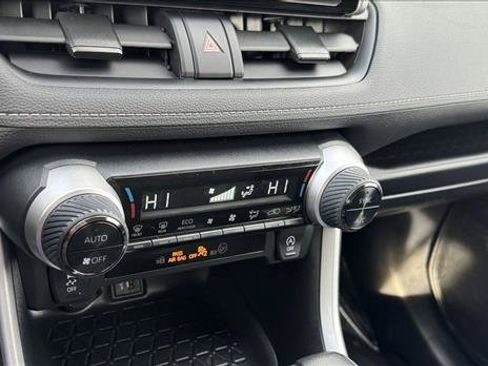 Used 2025 Toyota RAV4 XLE AWD/4WD image 15
