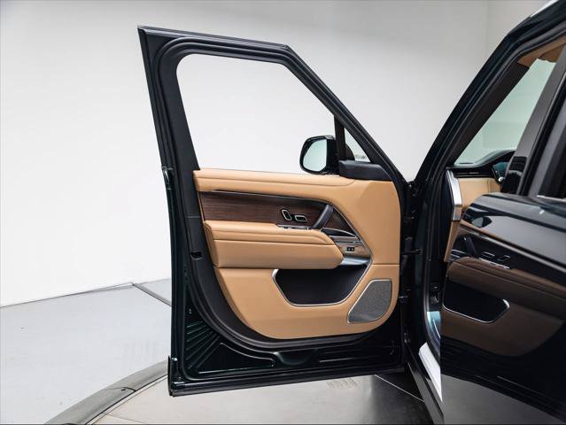 New 2026 Land Rover Range Rover Autobiography AWD/4WD image 25