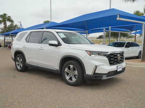 Used 2025 Honda Pilot EX-L image 3