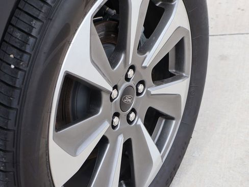 Certified 2025 Ford Escape Platinum image 39