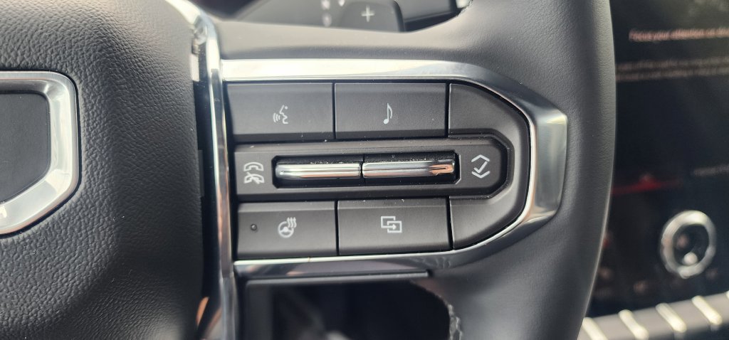 Used 2026 GMC Acadia Elevation w/ Elevation Premium Package FWD image 31
