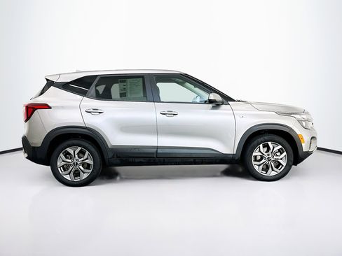 Used 2024 Kia Seltos LX image 10