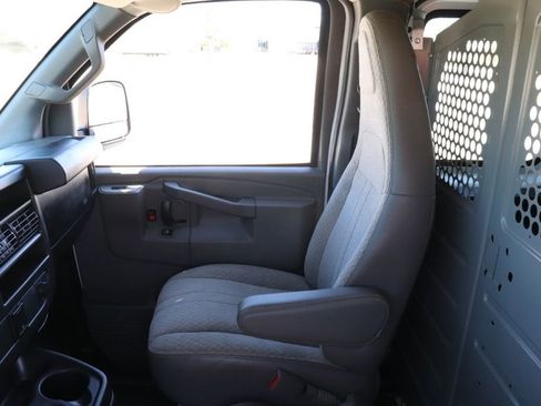 Used 2017 GMC Savana 2500 image 13