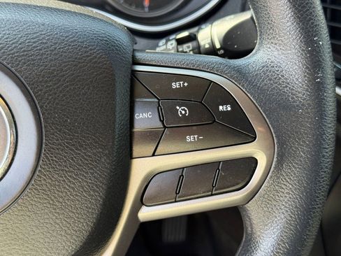 Used 2019 Jeep Cherokee Latitude w/ Popular Appearance Group image 25