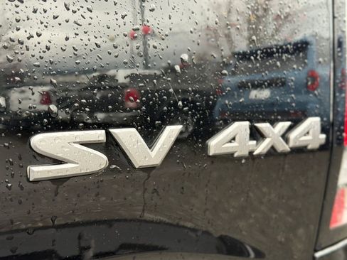 Used 2024 Nissan Frontier SV image 11