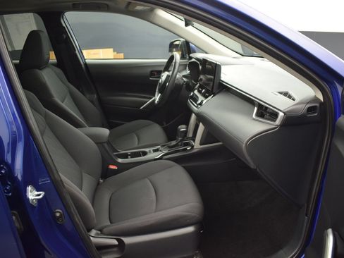 Used 2024 Toyota Corolla Cross LE w/ Moonroof Package AWD/4WD image 10