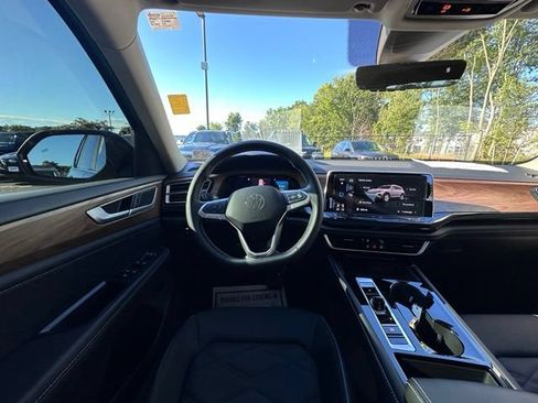 Used 2026 Volkswagen Atlas SE w/ Panoramic Sunroof Package FWD image 17