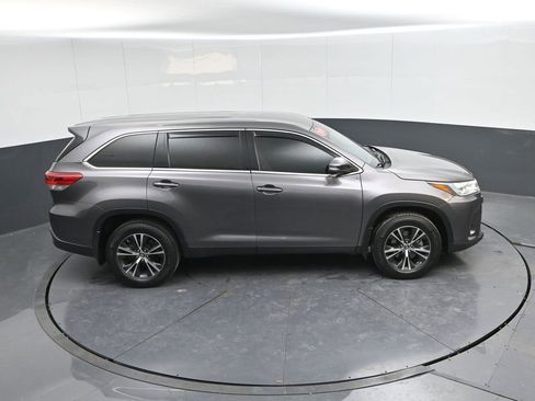 Used 2019 Toyota Highlander LE image 40
