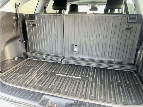 Used 2022 Toyota Highlander XLE image 13