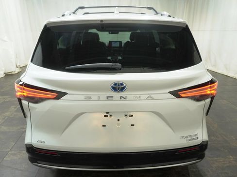 Used 2024 Toyota Sienna Platinum AWD/4WD image 5