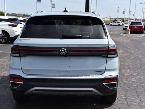 Used 2025 Volkswagen Taos SE AWD/4WD image 6
