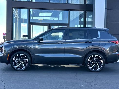 New 2025 Mitsubishi Outlander SE image 8