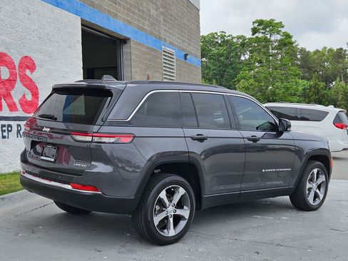 Used 2024 Jeep Grand Cherokee Limited RWD image 7